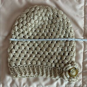Source Unknown Chunky Cream-Colored Knit Beanie with Floral Button Accent